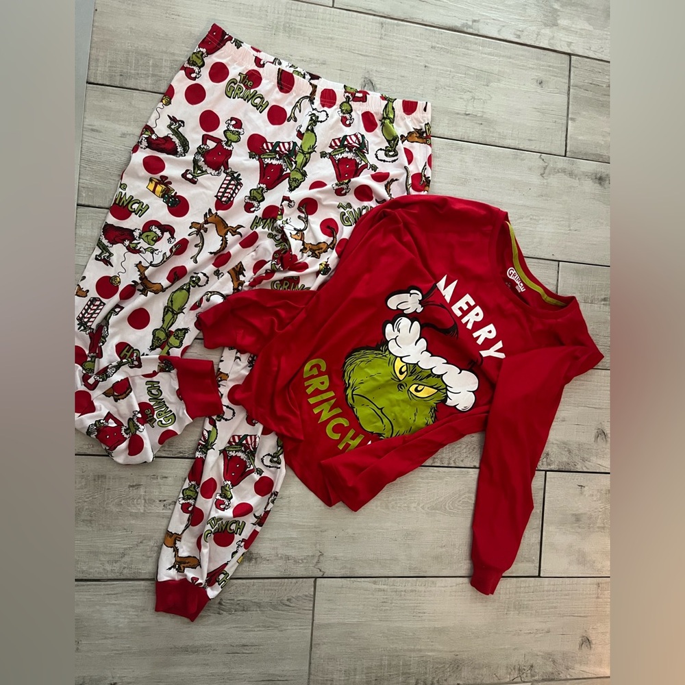 Women’s Dr. Seuss Red and White Grinch Pajama Set